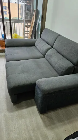Sofá cama gris con almacenamiento