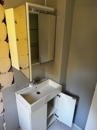 Mueble de baño con espejo