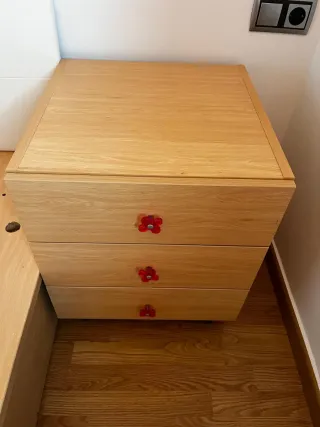 Cama juvenil con mesita de noche