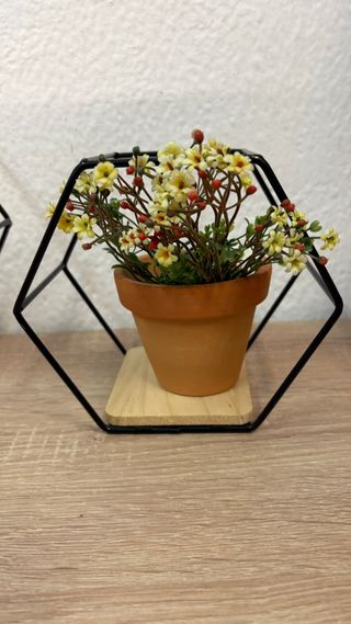 3 Macetas con Plantas Artificiales y Soportes