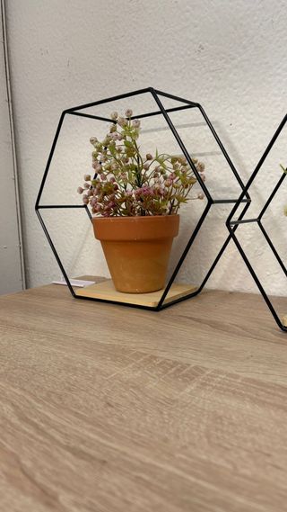 3 Macetas con Plantas Artificiales y Soportes