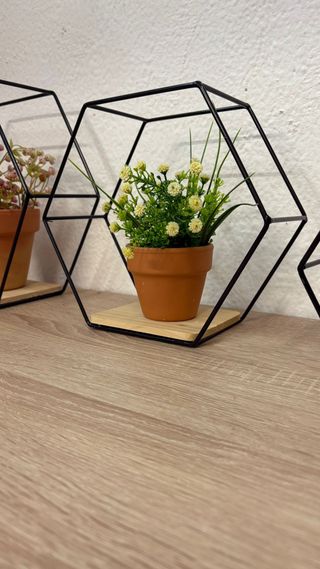 3 Macetas con Plantas Artificiales y Soportes