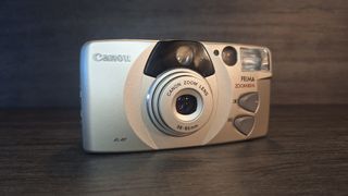 Cámara Analogica Canon Prima Zoom 85N Plata