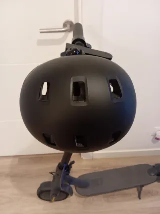 Patinete Eléctrico Xiaomi Scooter 3. Con casco