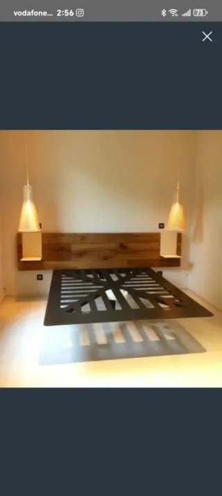 Cama flotante moderna madera y metal