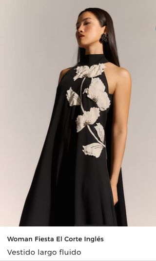 Vestido largo negro con cuello halter y bordado