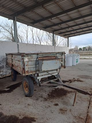Remolque basculante 2 ejes finca