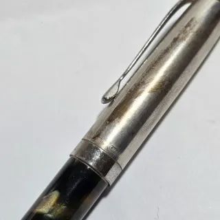 Penna stilografica Delta con tappo in argento 925