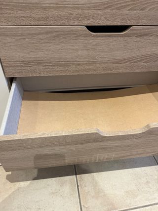 Cómoda de madera y blanco
