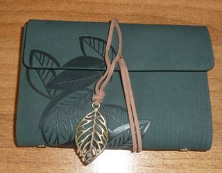 Taccuino per appunti o diario con ciondolo foglia