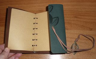 Taccuino per appunti o diario con ciondolo foglia