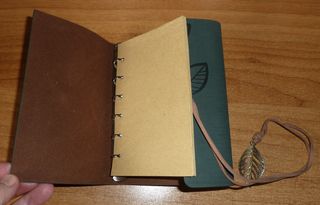 Taccuino per appunti o diario con ciondolo foglia