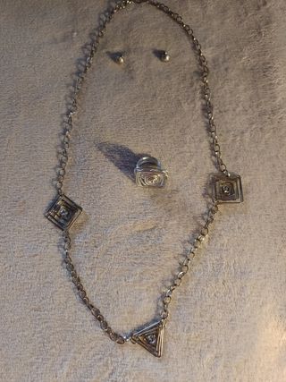Collar, pendientes y anillo