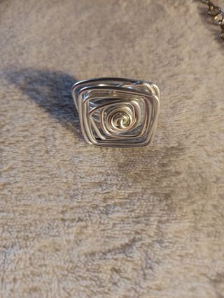 Collar, pendientes y anillo