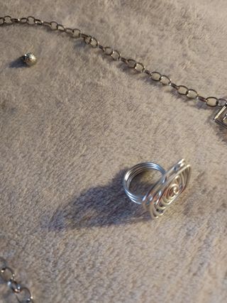 Collar, pendientes y anillo