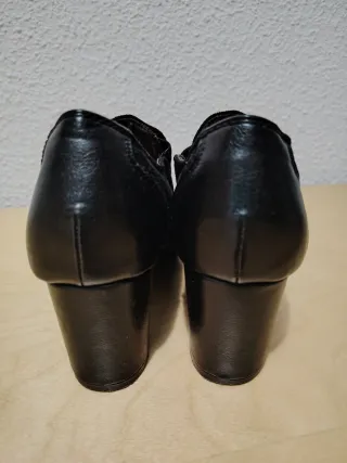 Zapatos abotinados mujer negros con borlas. T38
