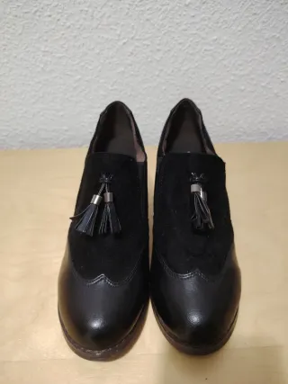 Zapatos abotinados mujer negros con borlas. T38