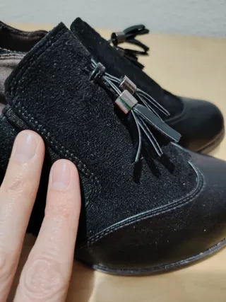 Zapatos abotinados mujer negros con borlas. T38