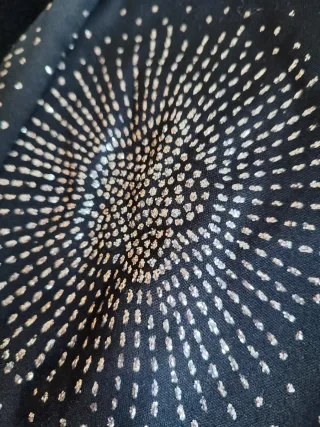 Falda corta con brillo plateado