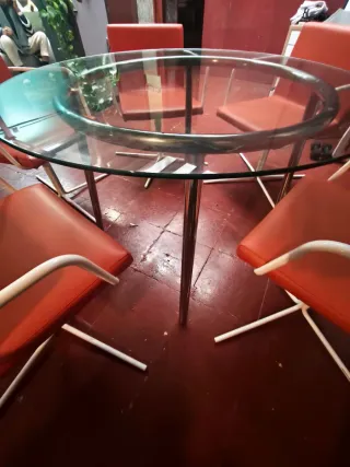 Mesa redonda cristal Ikea + 5 sillas Inclass