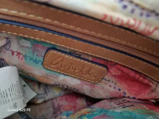 Mochila y monedero Anekke azul y multicolor