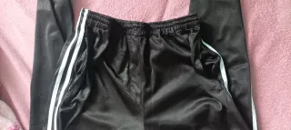 Pantalón deportivo hombre negro con rayas