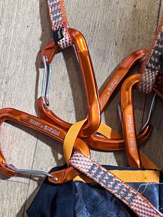 Kit de Escalada: Arnês Singing Rock + Cintas Expre