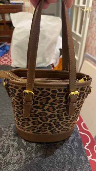 Bolso Cubo Leopardo Charles & Keith