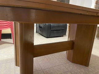 Mesa de comedor ovalada de madera