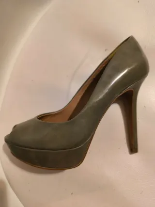 Zapatos de tacón con plataforma grises