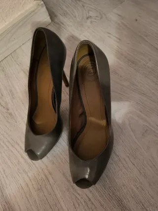 Zapatos de tacón con plataforma grises