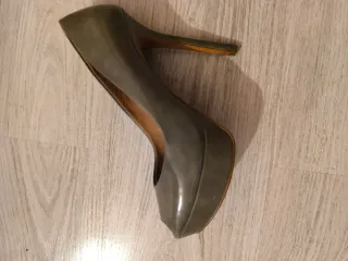 Zapatos de tacón con plataforma grises