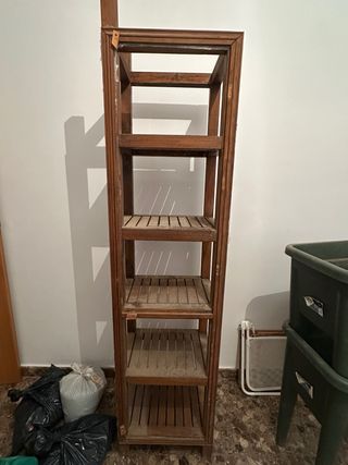 Estantería de madera