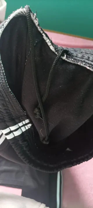 Pantalón deportivo estilo Adidas hombre negro