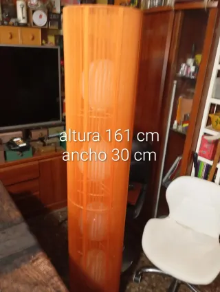 Lámpara de pie cilíndrica naranja