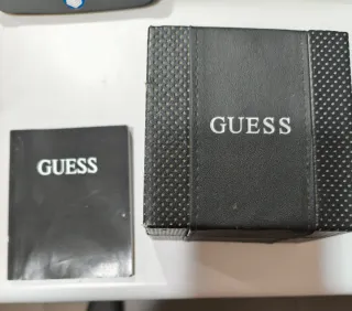 Reloj Guess Cuero Analógico