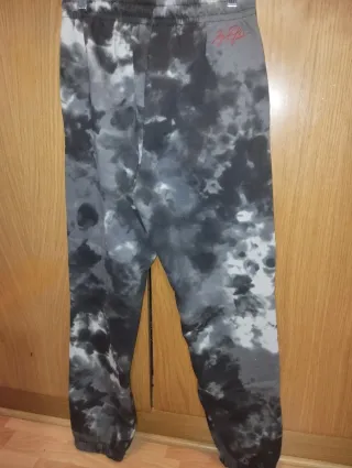 Pantalón de niño largo. Marca Jordan. 12-13 años.