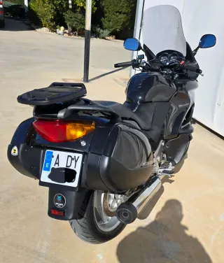 Honda NT 650 Deauville Negra