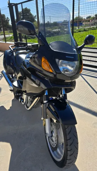 Honda NT 650 Deauville Negra