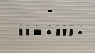 HP All-in-One 22 b009ns – i3 (6a) – HDD - 8Gb- W11