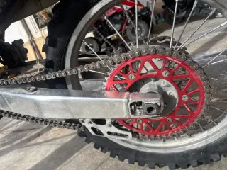 Honda CRF 250r Motocross Roja y Blanca