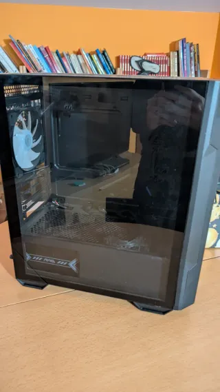 Caja Torre MSI FORGE + Fuente 650W