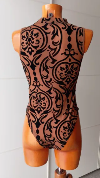 Body vintage, maillot marrón y negro.