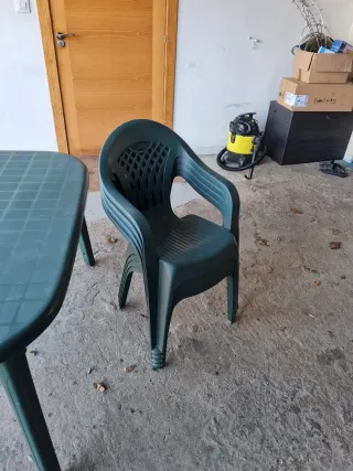 Mesa y 4 Sillas Jardín Plástico