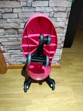 Patinete infantil rosa esta usado pero perfecto.