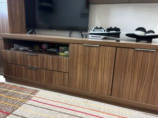 Sofá chaise longue y mueble de comedor