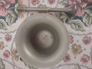 Mortero antiguo de bronce