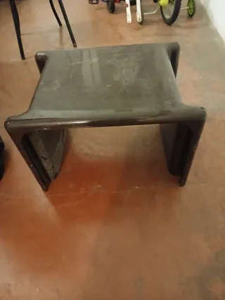 Mesa auxiliar moderna marrón