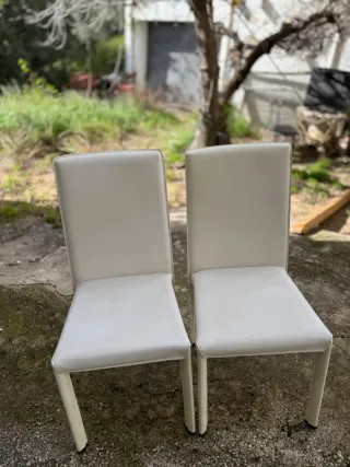 Juego de 4 sillas blancas