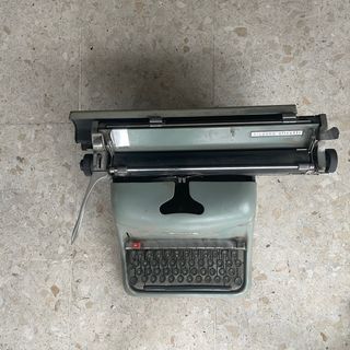 Máquina de escribir Hispano Olivetti